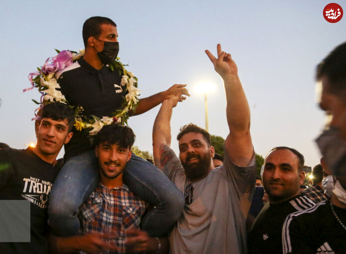 تصاویر/ استقبال از قهرمانان مسابقات جهانی کشتی - شیراز