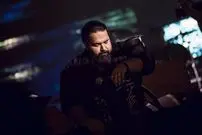 کنسرت رضا صادقی برای زلزله‌زدگان خوی