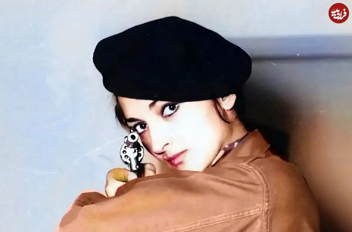 (عکس) سفر در زمان؛ «ویدا قهرمانی» در کنار «ویگن»؛ سال 1340