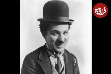 عکس| سفر در زمان؛ «چارلی چاپلین» در حال نواختن ویولنسل؛ سال 1293