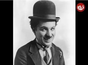 عکس| سفر در زمان؛ «چارلی چاپلین» در حال نواختن ویولنسل؛ سال 1293