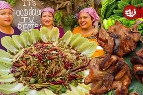 ببینید| غذای روستایی در سنگاپور؛ کباب کردن مرغ روی آتش و تهیه سالاد پاپایا