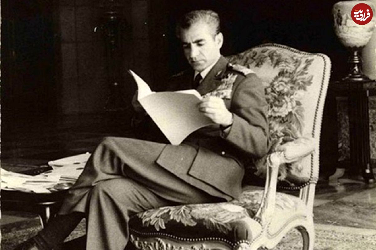 سفر در زمان؛ یادداشتهای علم، دوشنبه ۲۲ مرداد ۱۳۵۱: باز هم با شاه، بحث مطلب پدرسگ گاردین شد