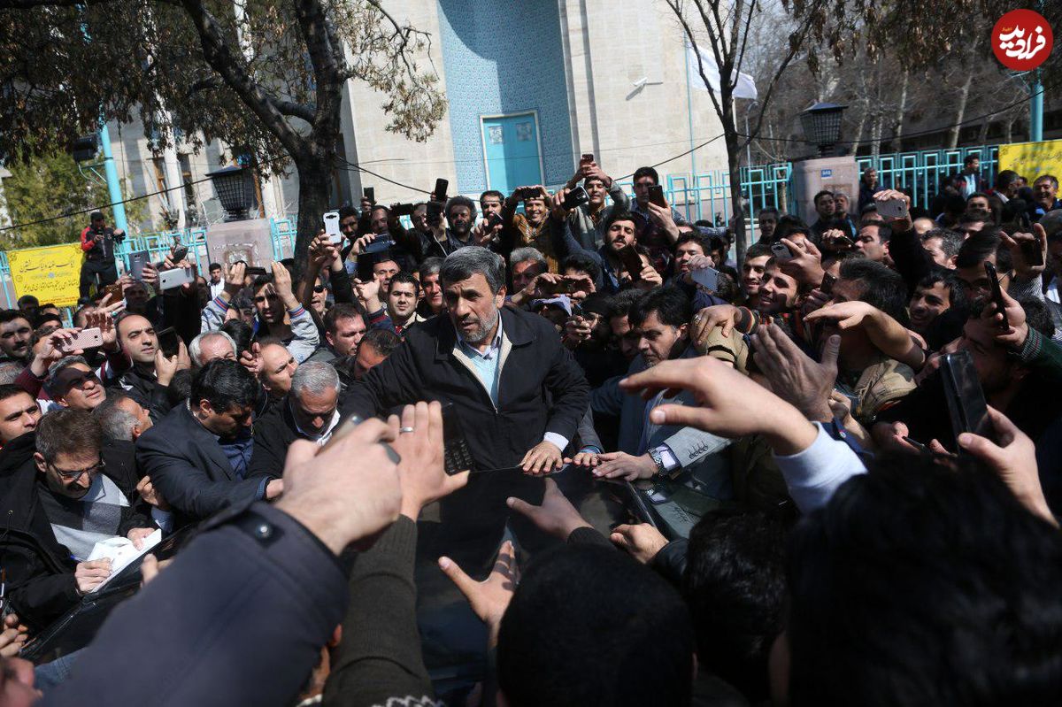 تصاویر/ حضور احمدی نژاد در بازار تهران