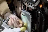 (ویدئو) ببینید کره ای ها چگونه قاب سیلیکونی و ژله ای گوشی تولید می کنند