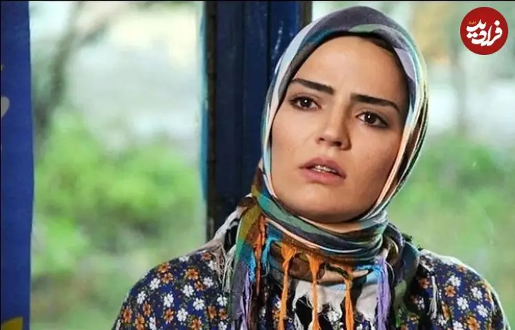 عکس؛ سپیده خداوردی بازیگر سریال از یاد رفته درحال آموزش پیانو