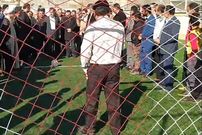 (ویدئو) فوتبال بازی کردن عجیب استاندار و نماینده مجلس!