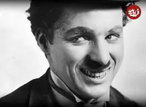 عکس| سفر در زمان؛ «چارلی چاپلین» به همراه برخی از دوستانش؛ سال 1304