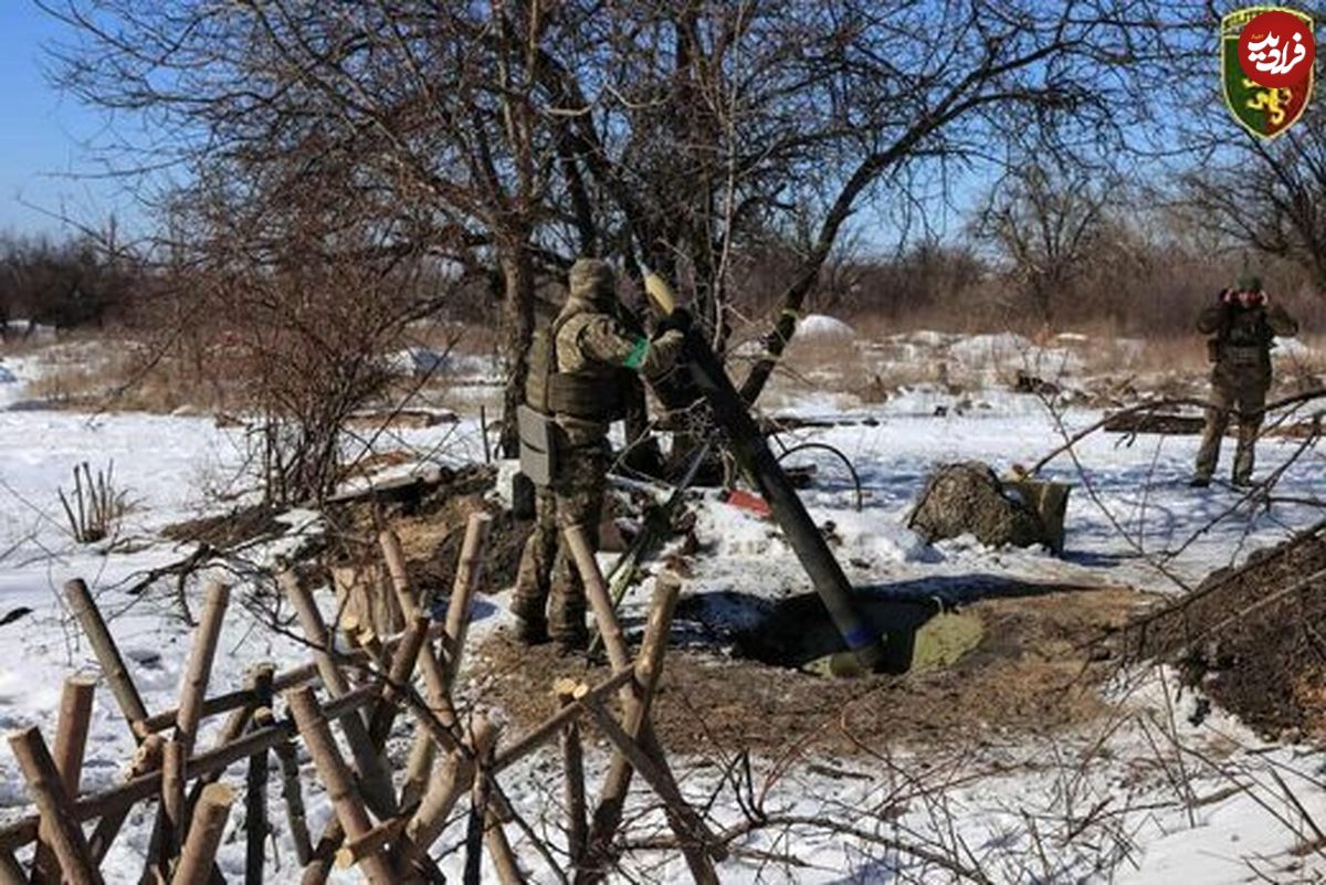 (ویدئو) نمایی عجیب از داخل سنگر یک سرباز اوکراینی؛ سلاح‌ها زیر پا...