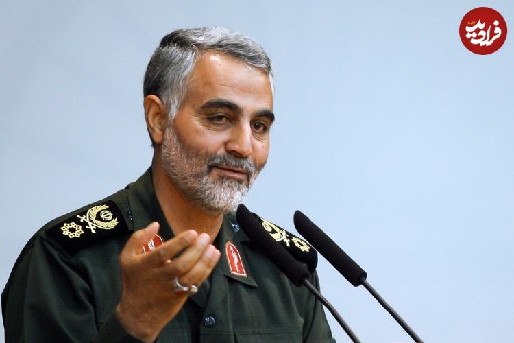 تصاویر؛ سفر در زمان؛ سردار سلیمانی در حال گریه در حرم امام رضا؛ دهه 90