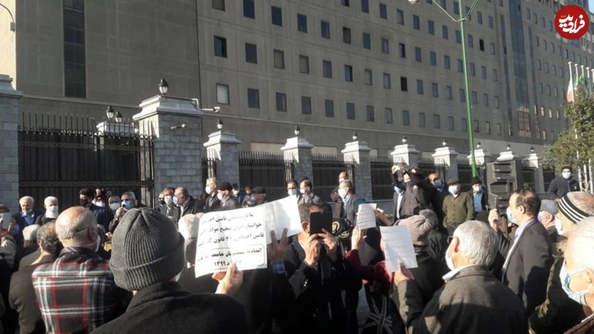 تجمع بازنشستگان کارگری مقابل مجلس