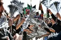 عکس| سفر به ایران قدیم؛ «دستۀ عزاداری محرم» در یکی از میدان‌های تهران در دوران قاجار