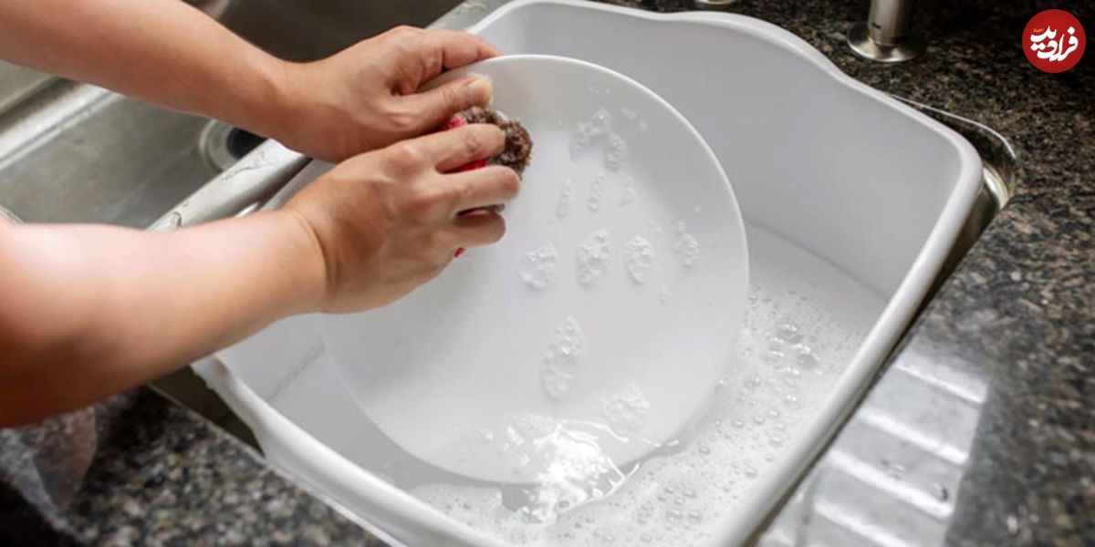 ۶ فایده عجیب شستن ظروف با دست برای بدن