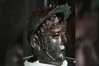 گنجینه‌ای که پسر جوان در مزرعه پشت خانه کشف کرد