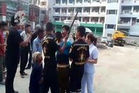 ویدیو +۱۶/ میلگرد وارد گردن کارگر شد