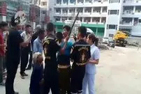 ویدیو +۱۶/ میلگرد وارد گردن کارگر شد
