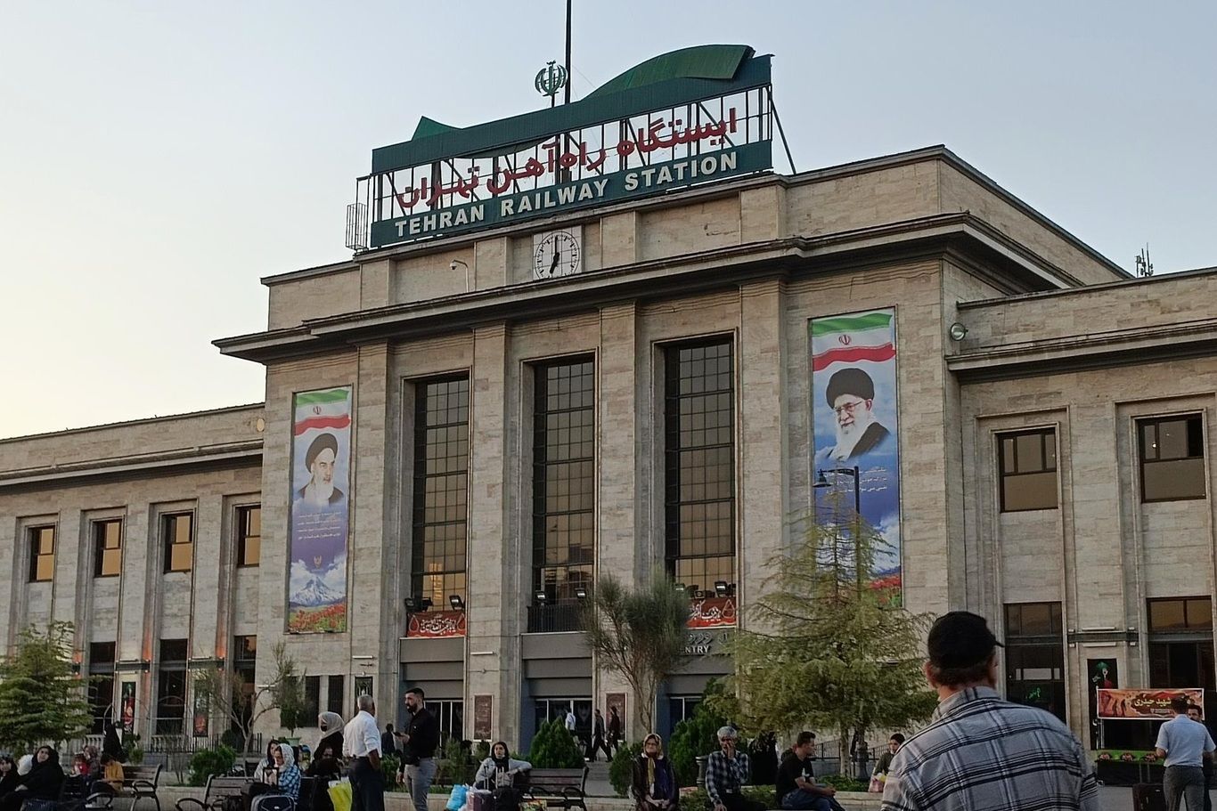 ساختمان ۹۵ساله راه آهن تهران همچنان باشکوه