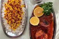 طرز تهیه مرغ شکم‌پر مجلسی با گردو و رب انار