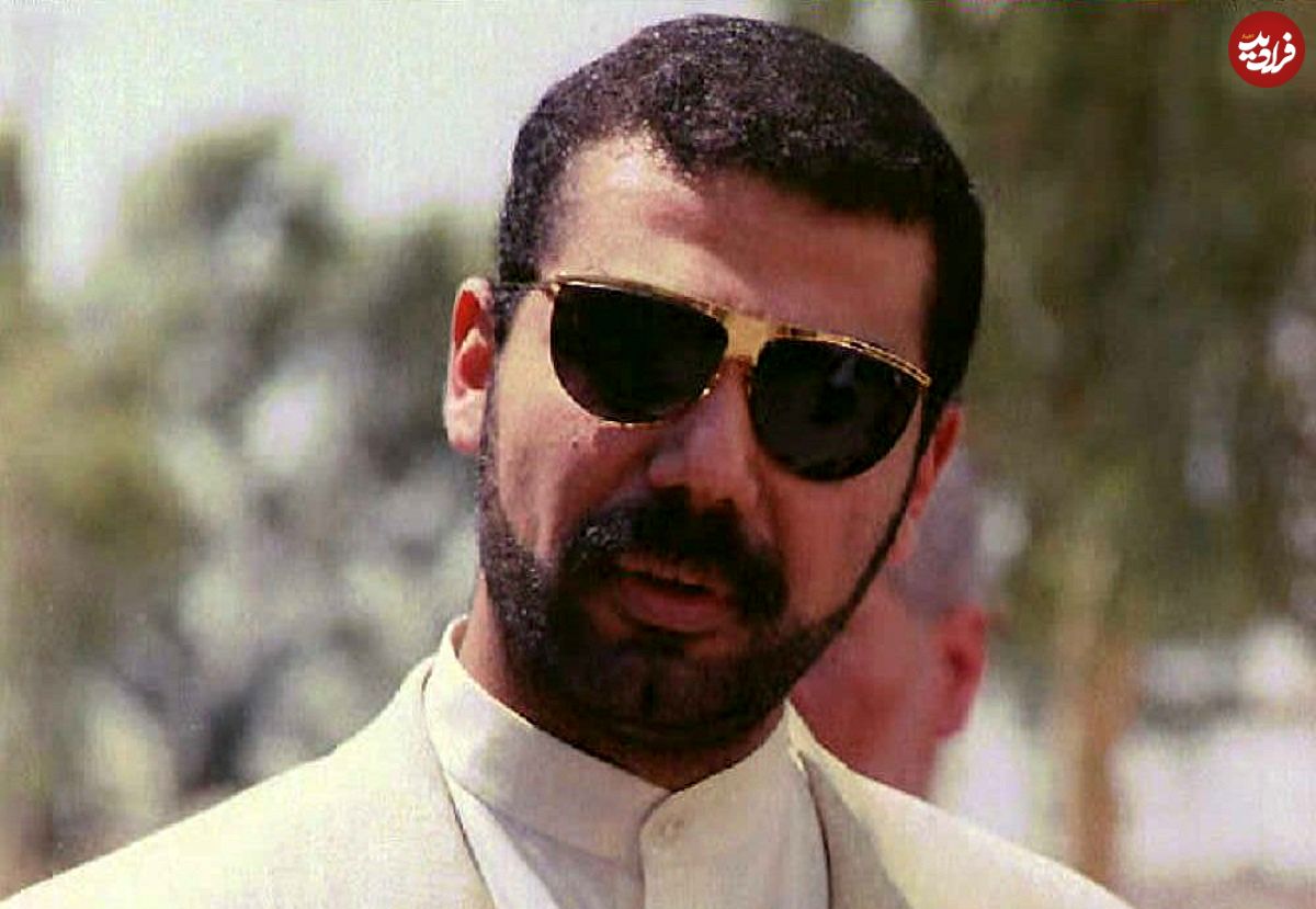 عکس| سفر در زمان؛ «عدی صدام حسین» در جایگاه ویژه در جریان مسابقه فوتبال عراق و قطر؛ سال 1374