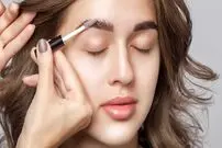 با کدام روغن‌ها می‌توانید ابروی خود را تقویت کنید؟