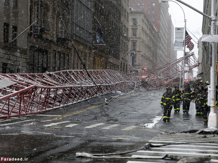 تصاویر/ سقوط جرثقیل غول‌پیکر در نیویورک