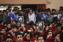 تصاویر/ حواشی حضور هواداران روحانی در نشست میرسلیم