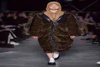 طناب‌دار گردن یک مدل