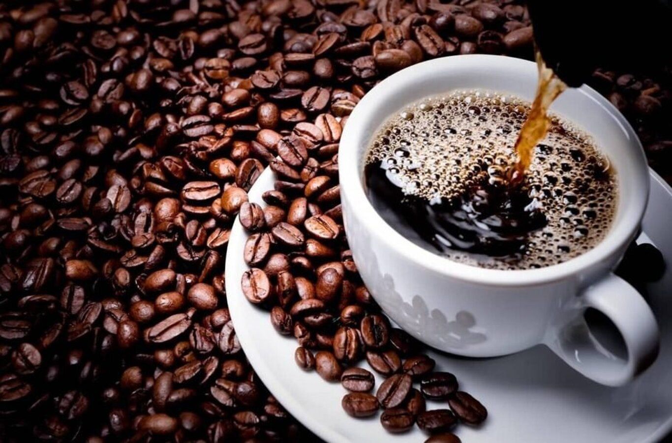 پژوهشی جدید: نوشیدن قهوه هم می‌تواند برایتان مفید باشد و هم مضر!