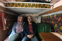 تصاویر/ داستان زوجی که در فولکس زندگی می کنند
