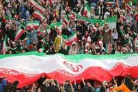(عکس) تقدیر ویژه ملی‌پوشان از زنان حاضر در آزادی