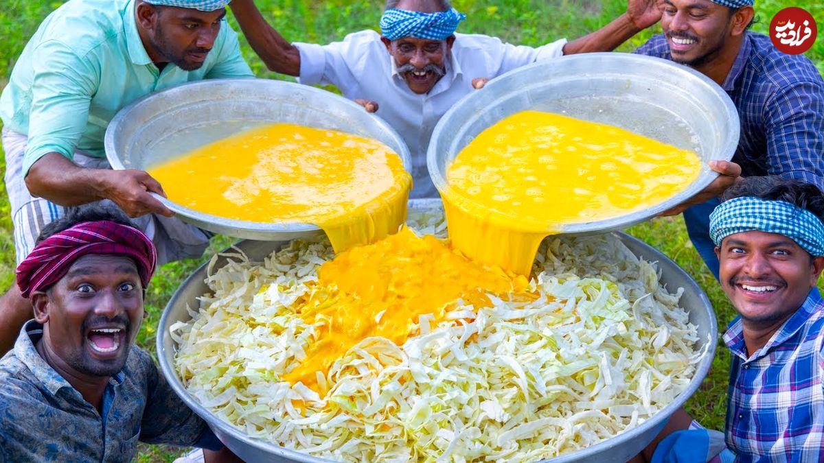 ببینید؛ غذای روستایی در هند؛ پخت املت کلم و هویج توسط پدر و پسران روستایی