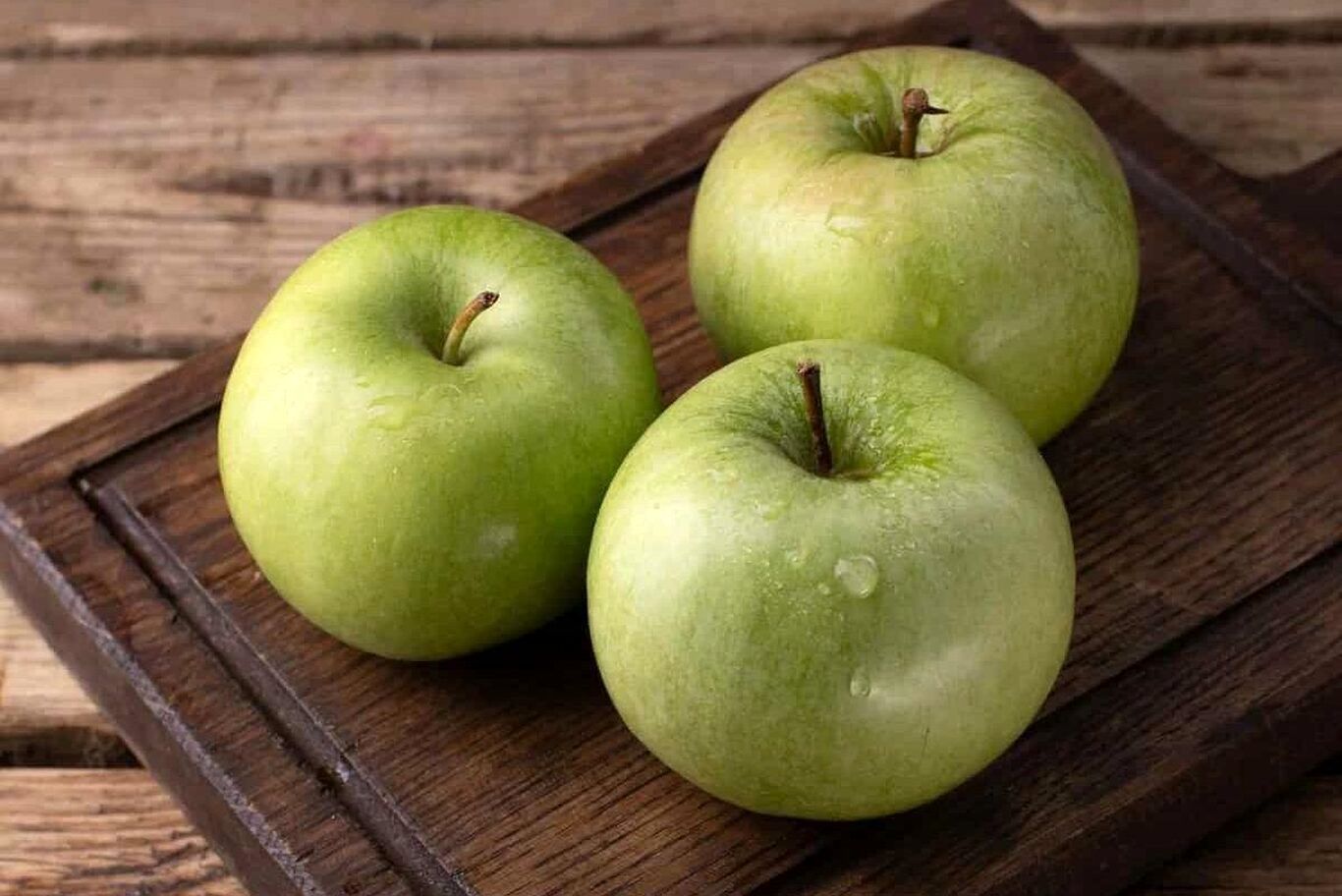 ۵ فایده خوردن سیب قبل از صبحانه