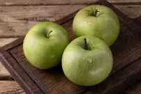 ۵ فایده خوردن سیب قبل از صبحانه