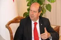 (ویدئو) لحظه کله‌پا شدن رئیس جمهور قبرس شمالی روی زمین فوتبال!