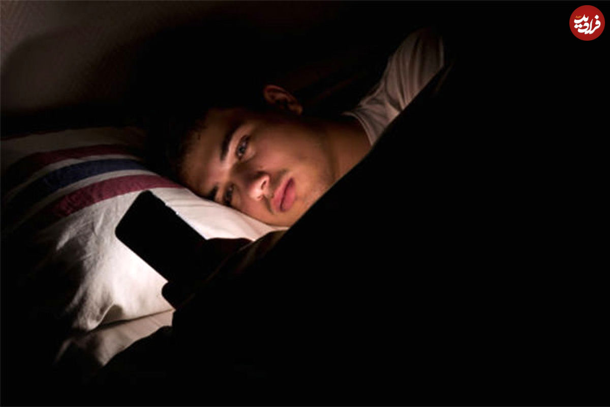 نور گوشی در شب موجب افسردگی می‌شود