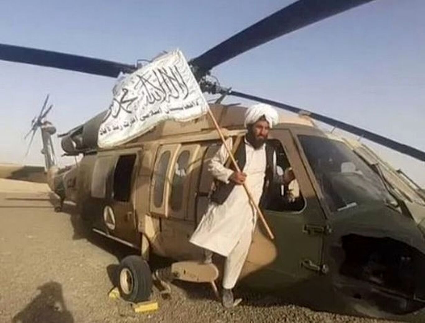 (ویدئو) ادعای طالبان درباره تعمیر یک میل-۱۷ و تعدادی بلک هاوک
