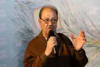 منوچهر طیاب؛ مردی که زندگی‌اش را در یک چمدان جا می‌داد