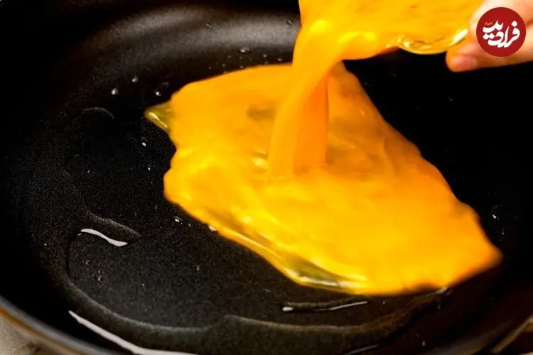 ببینید| طرز تهیه یک غذای راحت با تخم مرغ و تن ماهی 