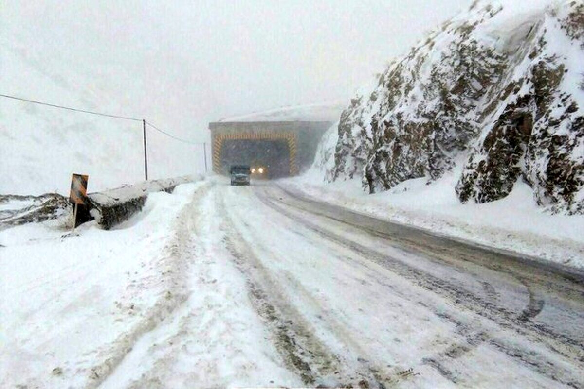 (عکس) سفر به ایران قدیم؛ مرداد ۱۳۳۳؛ جاده‌ی چالوس و سقوط بهمن