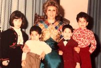 عکس| سفر در زمان؛ «ساجده» همسر اول صدام در کنار مادرش؛ دهه 60
