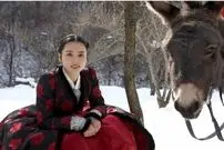 عکس| سفر زمان؛ تیپ و چهرۀ «سوسانو» در 44 سالگی در سواحل استرالیا