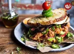 طرز تهیه «ساندویچ مرغ اناری»؛ ترکیب جادویی رب انار و گردو در یک لقمه!