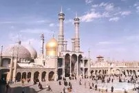 عکس| سفر زمان؛ عبور اتوبوس قدیمی از کنار حرم حضرت معصومه (س) در حدود 80 سال قبل