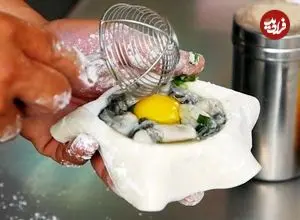 ببینید| غذای خیابانی در تایوان؛ تهیه یک غذای سنتی با صدف، تخم مرغ و پیازچه در تایپه