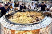 ببینید؛ غذای خیابانی در ازبکستان؛ پخت 5000 کیلوگرم ازبکی پلو در تاشکند