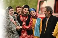 عکس| سفر در زمان؛ «انیس» مشغول استراحت در پشت صحنه سریال سوجان؛ سال 1402