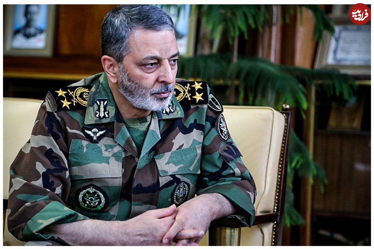 عکس؛ سفر در زمان؛ «سرلشکر موسوی در حال خوش و بش با سردار سلیمانی»؛ سال 98
