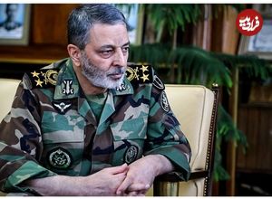 عکس؛ سفر در زمان؛ «سرلشکر موسوی در حال خوش و بش با سردار سلیمانی»؛ سال 98