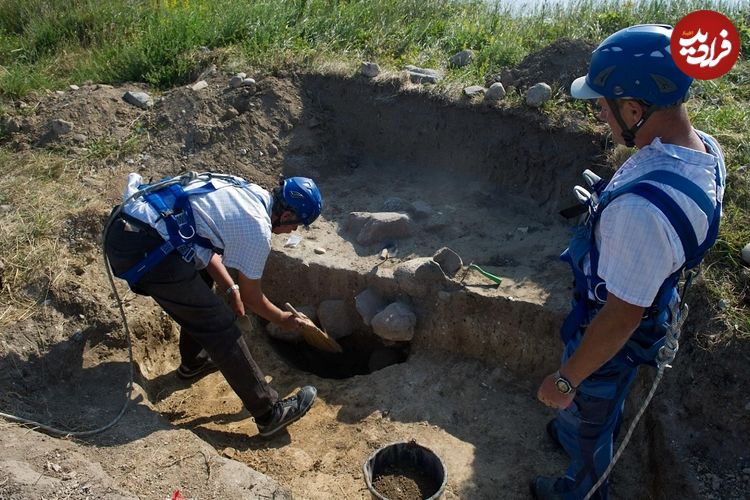 گنج «هفت شمشیر» به همراه هزاران سکّه توسط جویندگان داوطلب پیدا شد