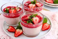 طرز تهیه پاناکوتا توت فرنگی؛ دسر بهاری و خوشبو